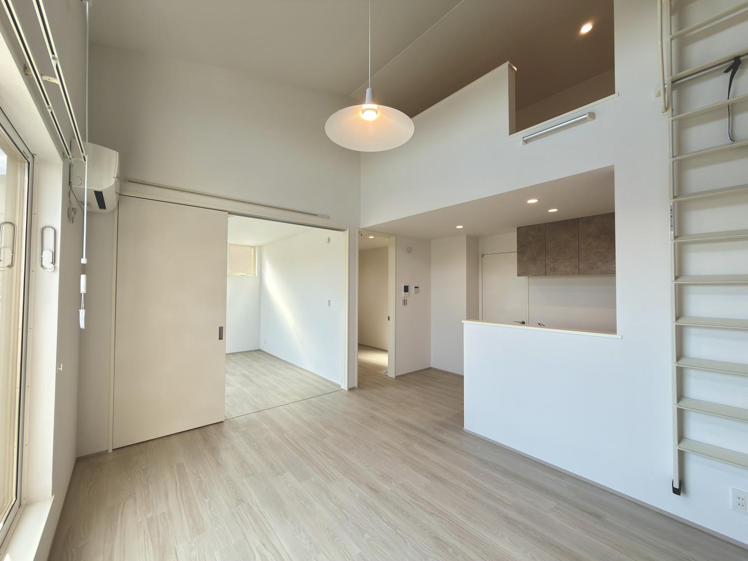2階 2LDK 住戸のリビング